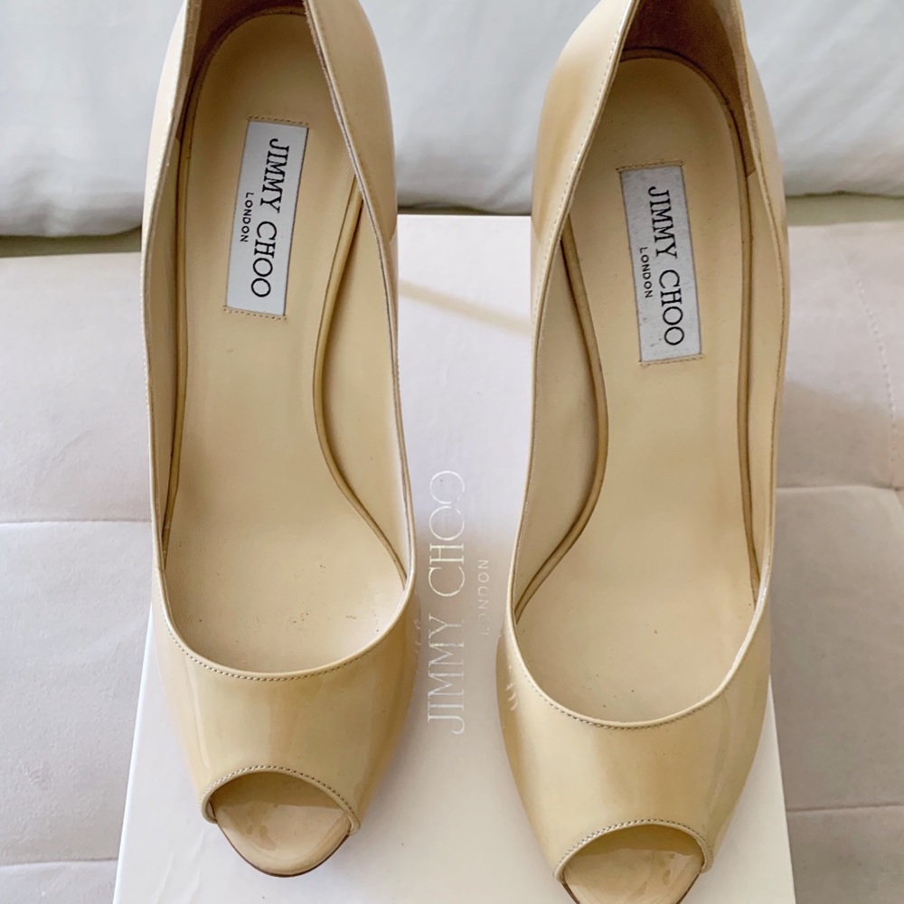 Jimmy Choo “Evelyn” Peep-hole Pumps 👠🎀 NWT